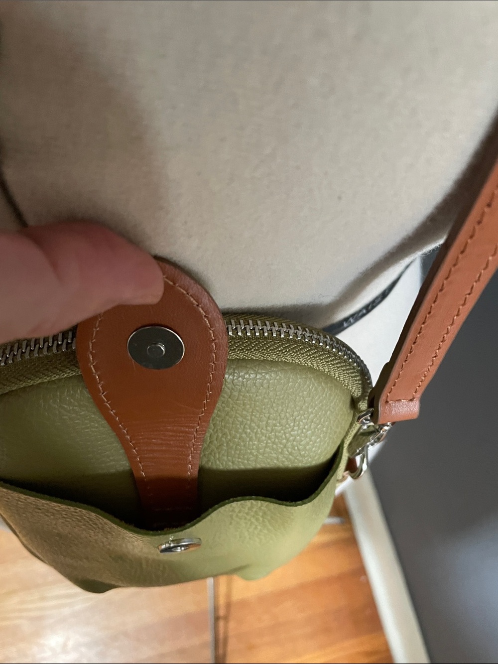 Divina Firenze Olive Pebbled Leather Crossbody with Tan Strap One Size NWT - Picture 5 of 5